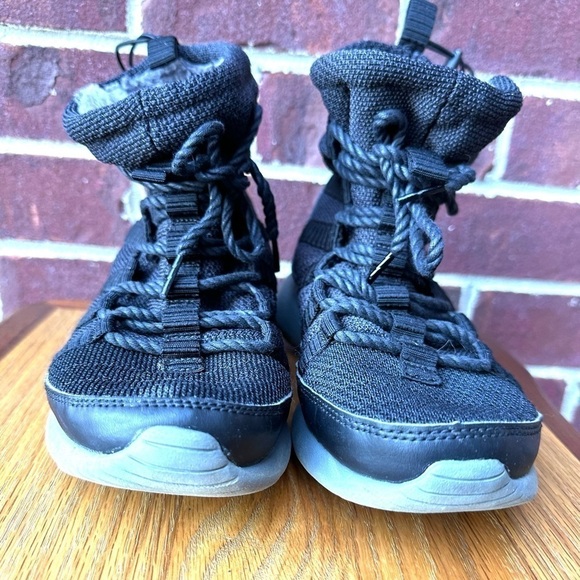 Nike Roshe One Sneaker Boots - Picture 7 of 7